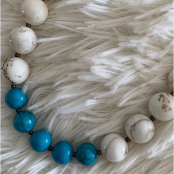 Handmade necklace made of brass, white howlite, turquoise, and black onyx - Picture 2 of 5